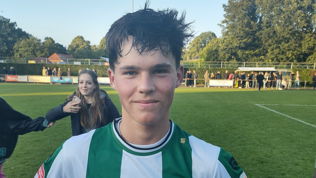 Thom van Bergen. Van Mosselveld praat met Van Bergen over een nieuw contract en houdt de deur dicht voor AZ