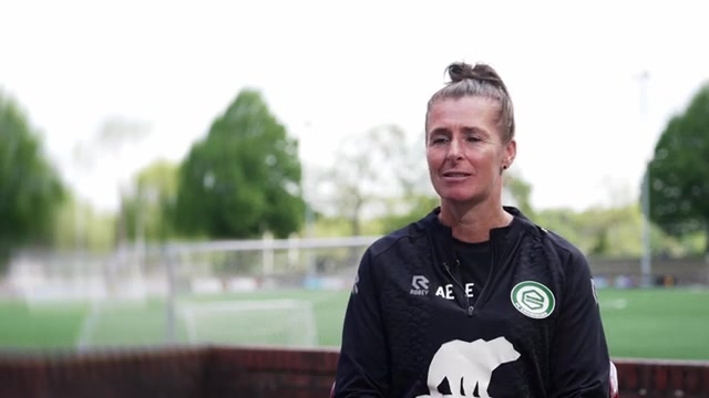 Atty Eelkema tijdens een eerder interview bij FC Groningen
