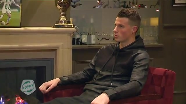 Hans Hateboer als speler van FC Groningen voor de camera van de club