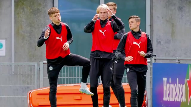 Spelers van FC Groningen tijdens een eerdere training