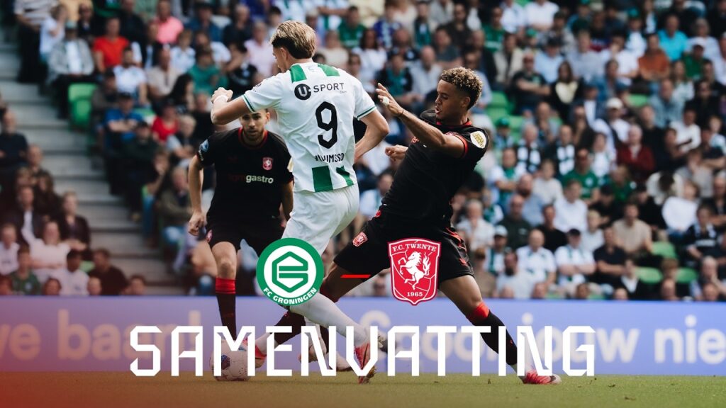 Spits van FC Twente viert een doelpunt in het uitvak van Euroborg