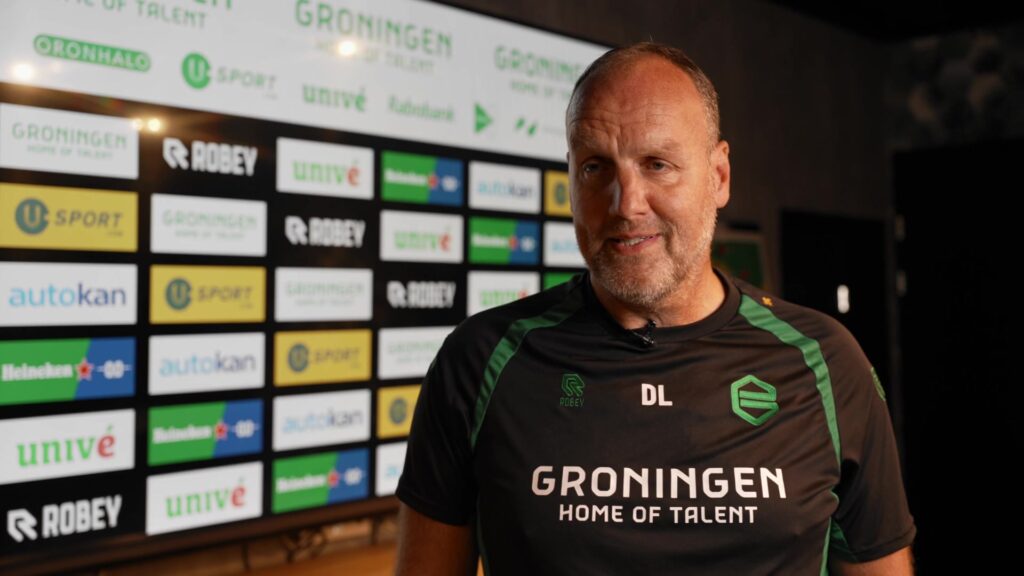 Dick Lukkien tijdens een eerder interview bij FC Groningen