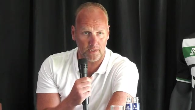 Dick Lukkien bij zijn eerdere presentatie als trainer van FC Groningen