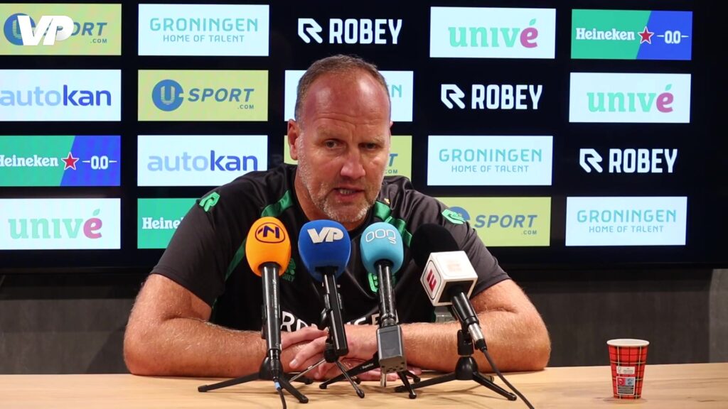 Dick Lukkien tijdens een eerdere persconferentie bij Groningen